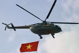 Escuadrones aéreos participan en ceremonia del 50.º aniversario de Reunificación Nacional