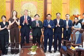 Líderes de Tay Ninh y la delegación de trabajo de la empresa Harvest Waste B.V (Foto: VNA) 