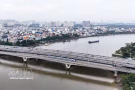 La línea de metro Ben Thanh - Suoi Tien cruza el río Saigón. (Foto: VNA)