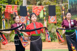 Una actividad cultural en la Aldea de Cultura y Turismo de los Grupos Étnicos de Vietnam. (Foto: VNA)