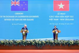 El primer ministro vietnamita, Pham Minh Chinh, y su homólogo neozelandés, Christopher Luxon, anuncian la elevación de las relaciones al nivel de Asociación Estratégica Integral (Fuente: VNA)