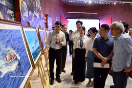 La exposición Happy Vietnam 2026 exhibe 200 obras fotográficas y audiovisuales (Foto: VNA)