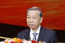 El secretario general del Partido Comunista de Vietnam, To Lam, pronuncia un discurso en el foro. (Fuente: VNA)